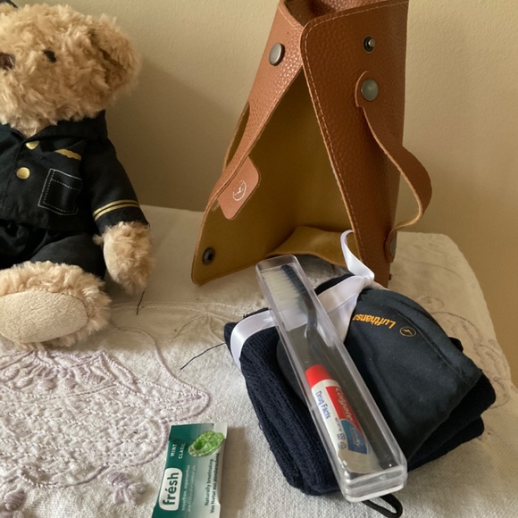 Bundle of Turkish Airlines Plush Pilot & New Lufthansa Business Amenity Kit ✈️ - Picture 9 of 9